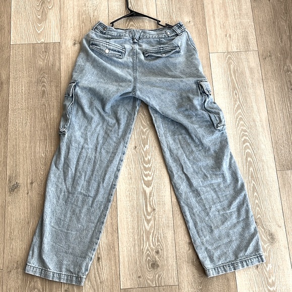 Super cute cargo jeans from Madewell they have a super nice material as well - Picture 2 of 4
